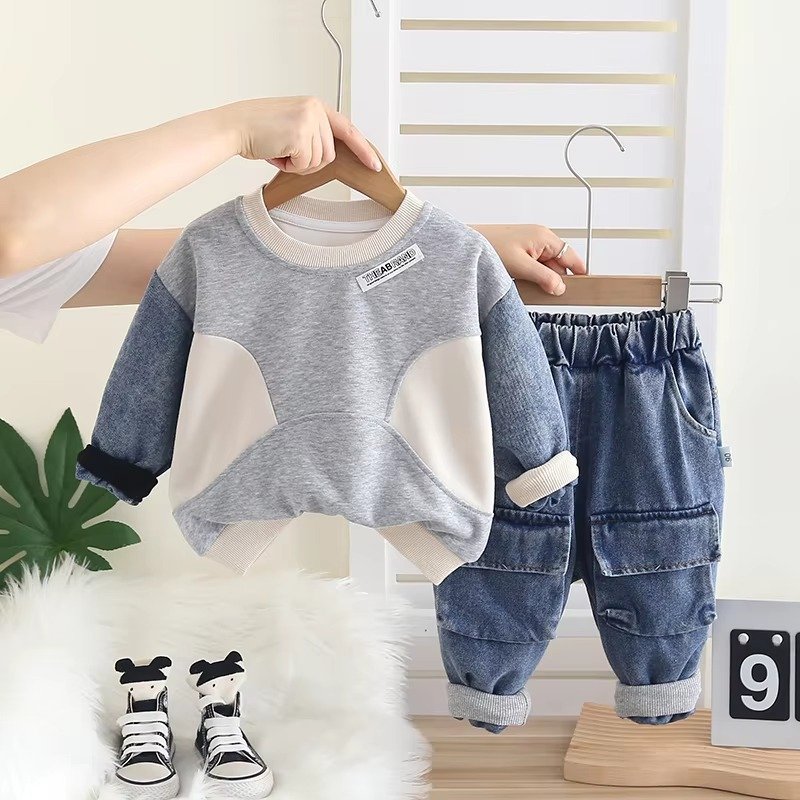 Stylish Boys’ Denim Pants and Sweatshirt Set – Trendy Casual Outfit